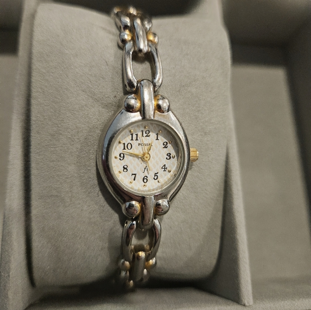 Vintage 1990s Fossil F2 Ladies Quartz Watch Two-Tone Oval Case Linked Bracelet